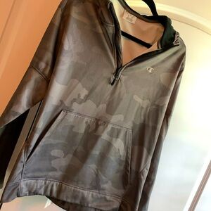 Men’s gray camouflage pullover hoodie